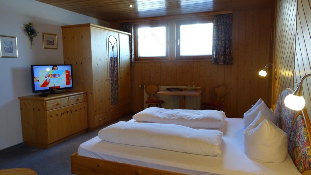 Pension Edelweiss Дамюльс Екстер'єр фото