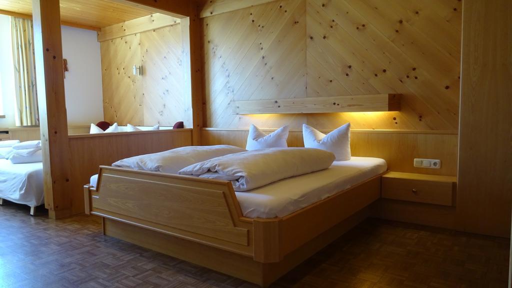 Pension Edelweiss Дамюльс Екстер'єр фото